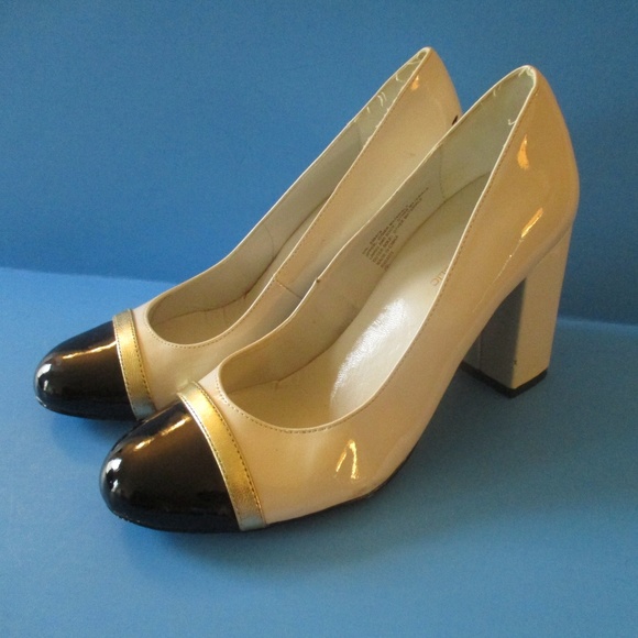 Banana Republic - Cream Black Patent Round Toe - Picture 1 of 8